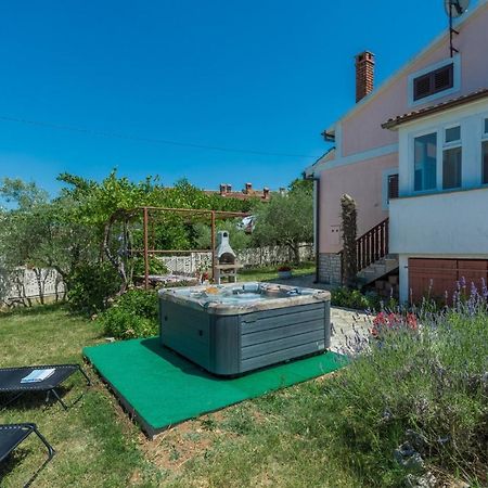 Ferienhaus Zora With Whirlpool Sveti Lovrec Pazenaticki Exterior photo
