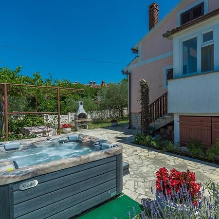 Ferienhaus Zora With Whirlpool Sveti Lovrec Pazenaticki Exterior photo