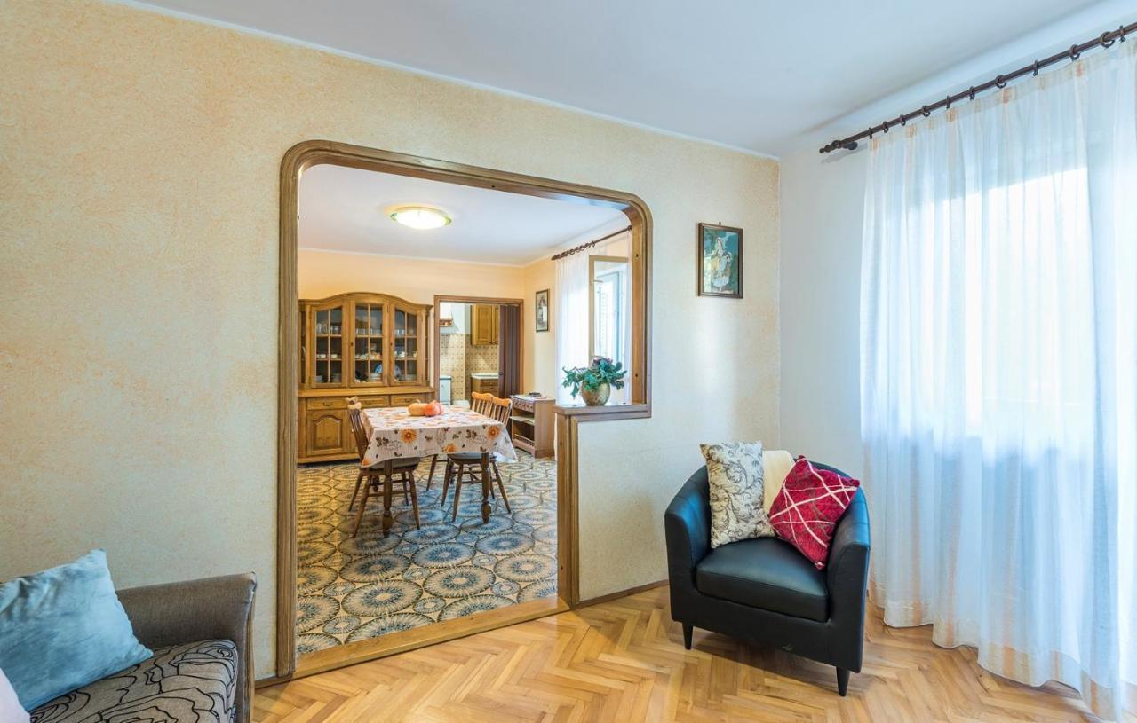 Ferienhaus Zora With Whirlpool Sveti Lovrec Pazenaticki Exterior photo